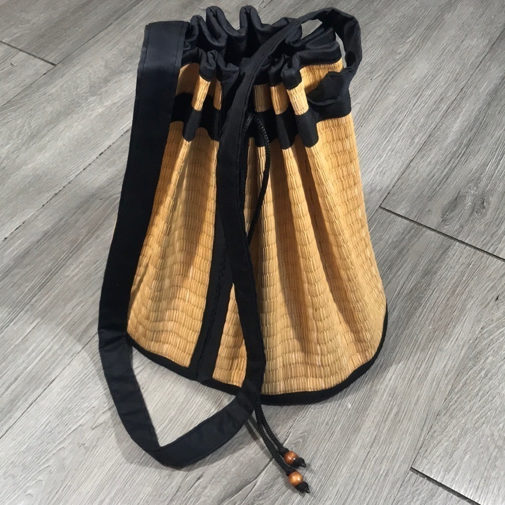 Baskets of Cambodia Crossbody Drawstring Closure      Handbag